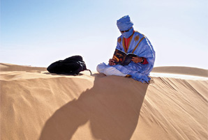 Man reading in the desert - The Voice of the Martyrs U.S. - www.icommittopray.com