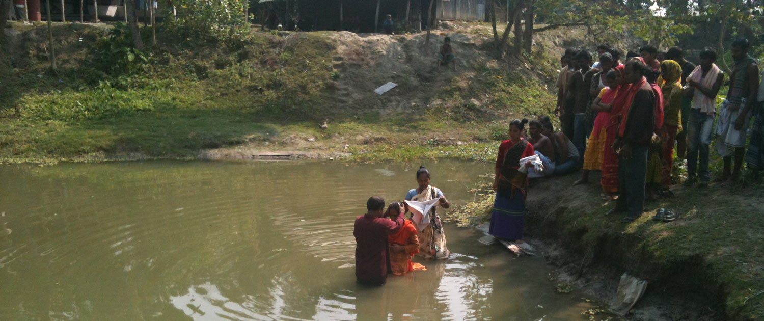 Bangladesh - Baptism service - Photo: VOMC