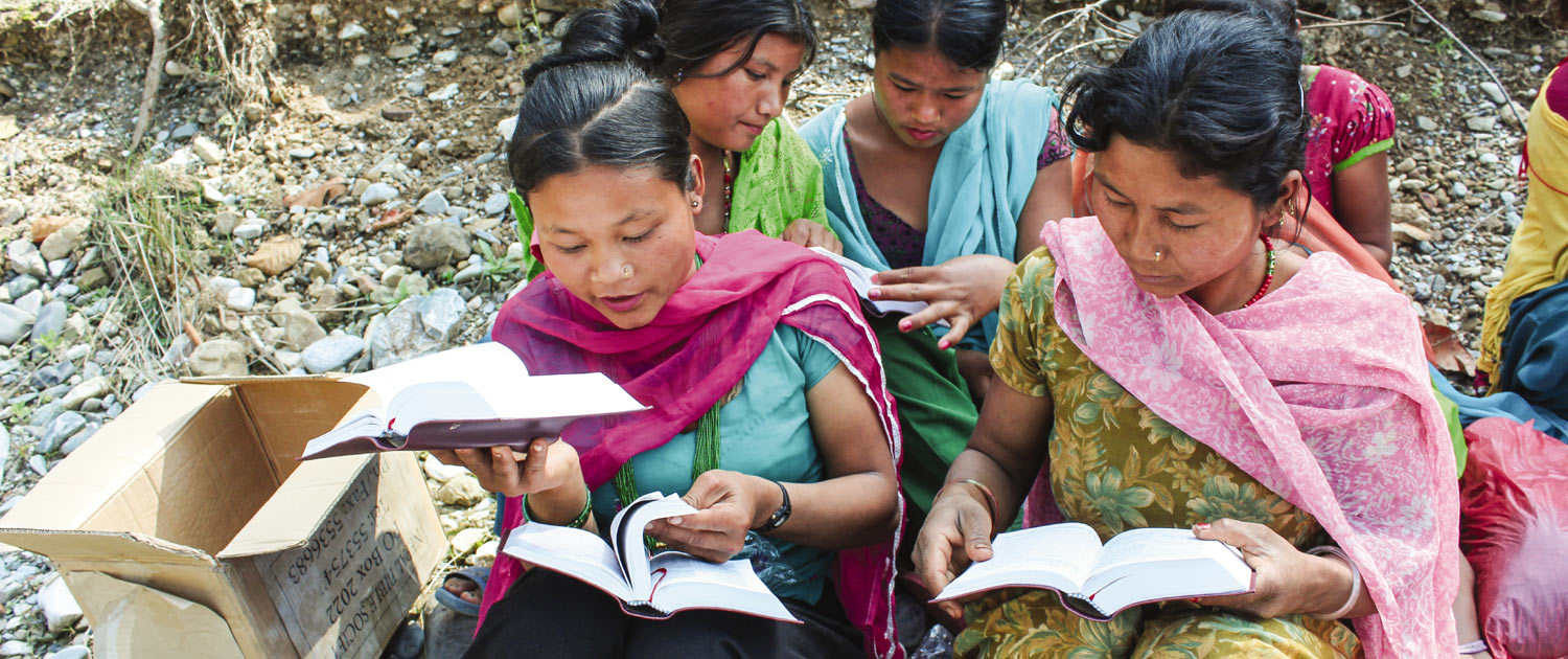 Nepal - Women looking at Bibles - Photo: VOMC