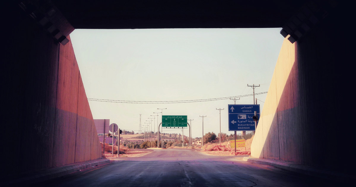 A road in Saudi Arabia - Photo: Unsplash / Abdulla Dhahri